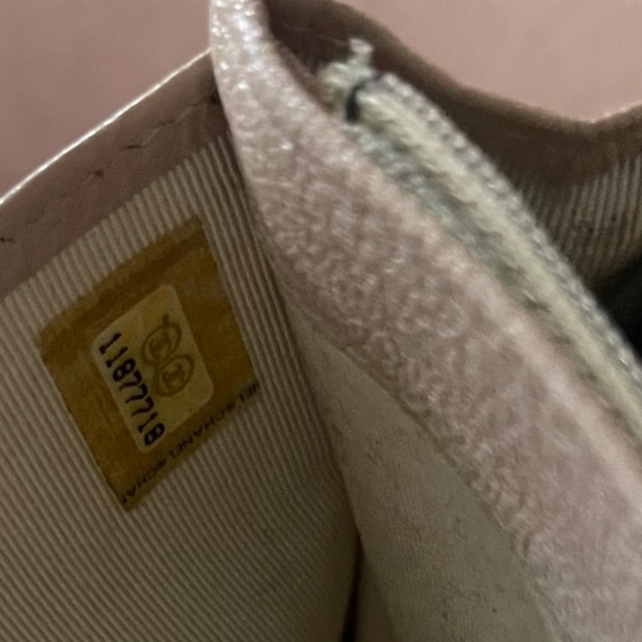 Authentic🍀Chanel black Bicolore long wallet. W/ Chanel Box & Chain included. - Picture 10 of 14